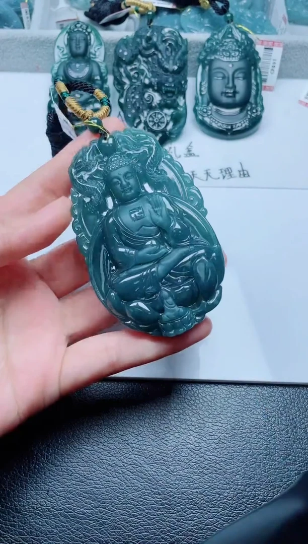 颈饰未镶嵌翡翠
