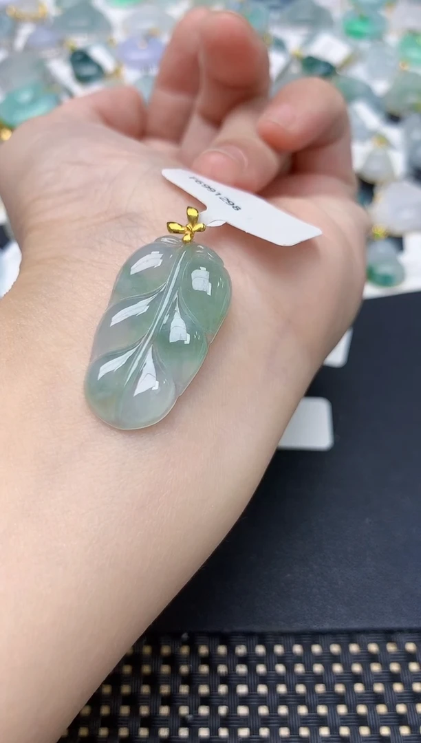 颈饰18K金镶嵌翡翠天然缅甸A货翡翠