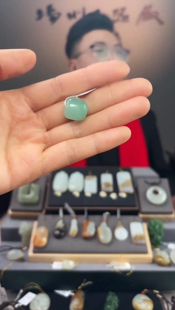 【闪购商品】石英质玉颈饰未镶嵌非洲翠小桶珠