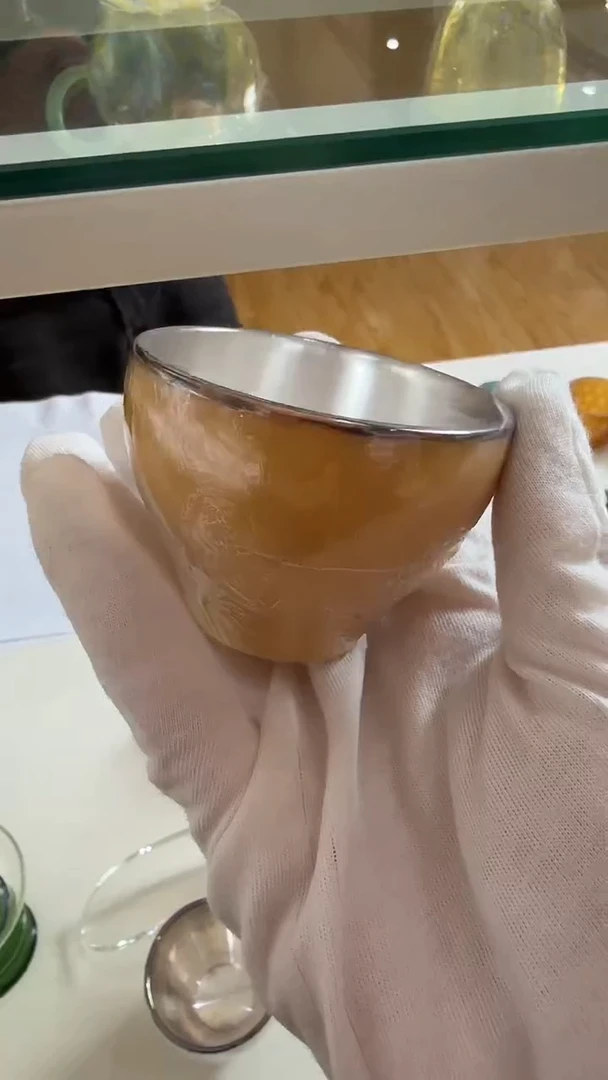 玉见黄色包银主人杯