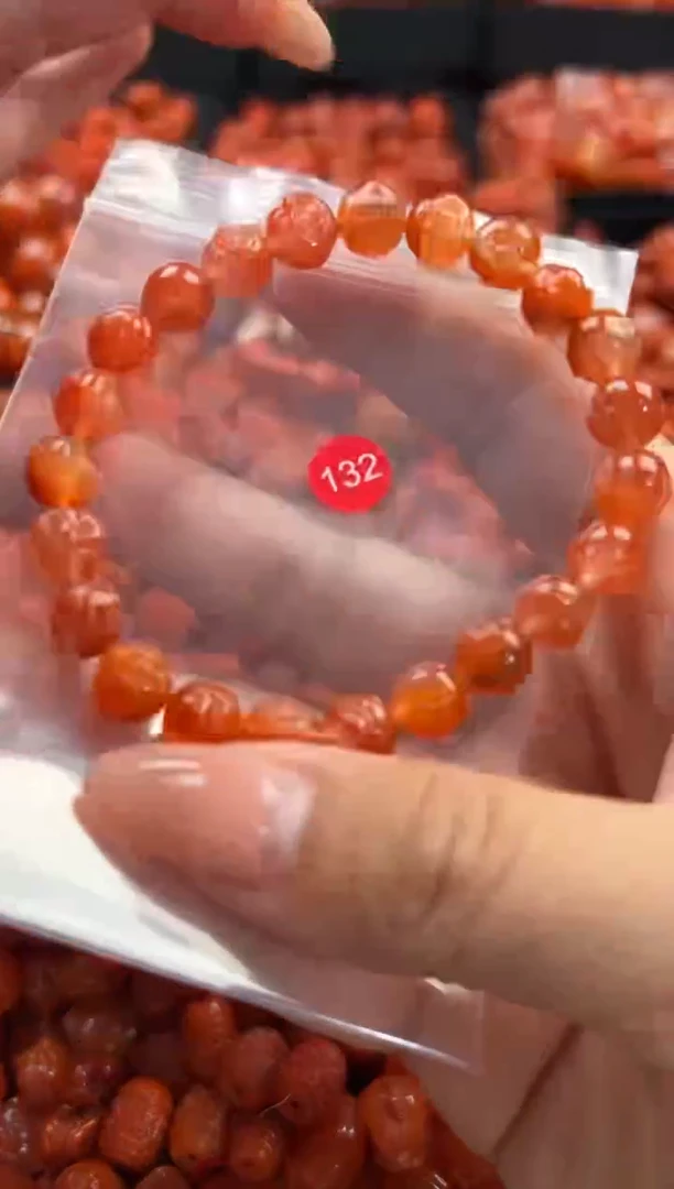 南红玛瑙未镶嵌颈饰1