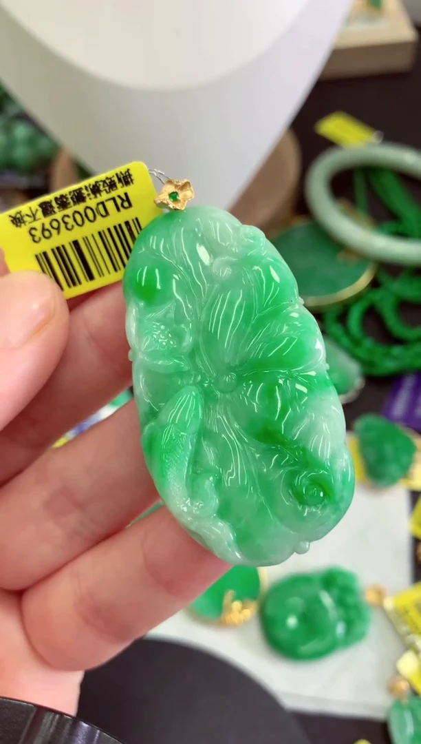 翡翠18K金镶嵌颈饰挂件