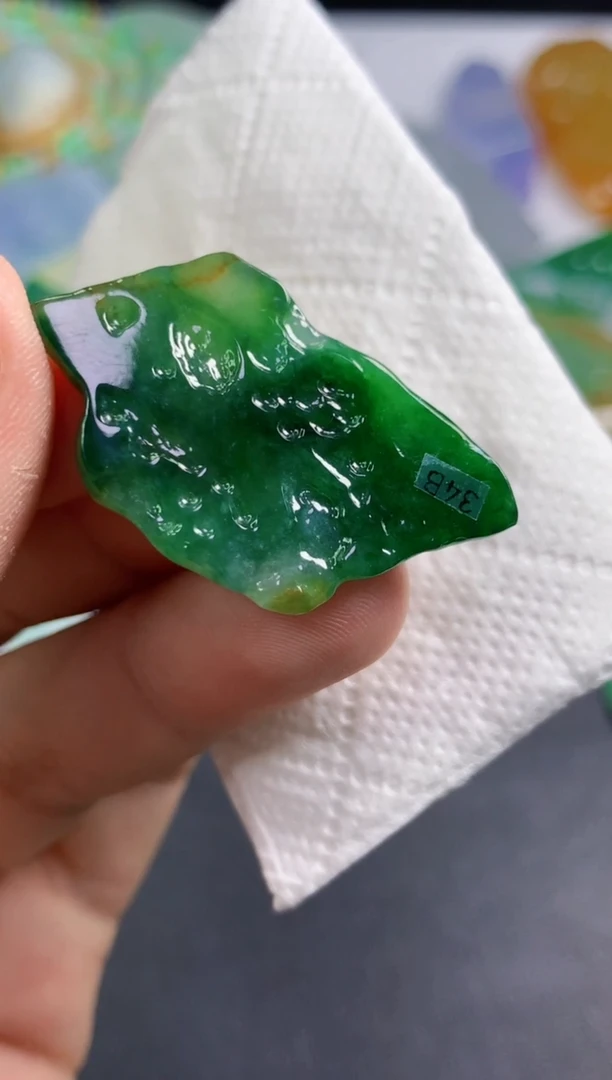 颈饰未镶嵌翡翠