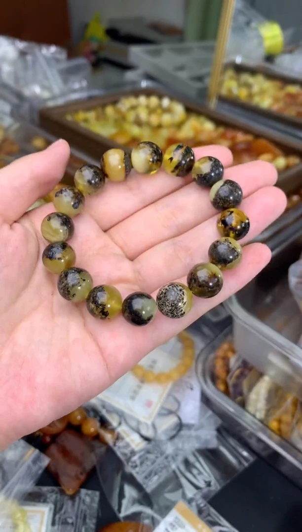 蜜蜡未镶嵌珠宝奇石193