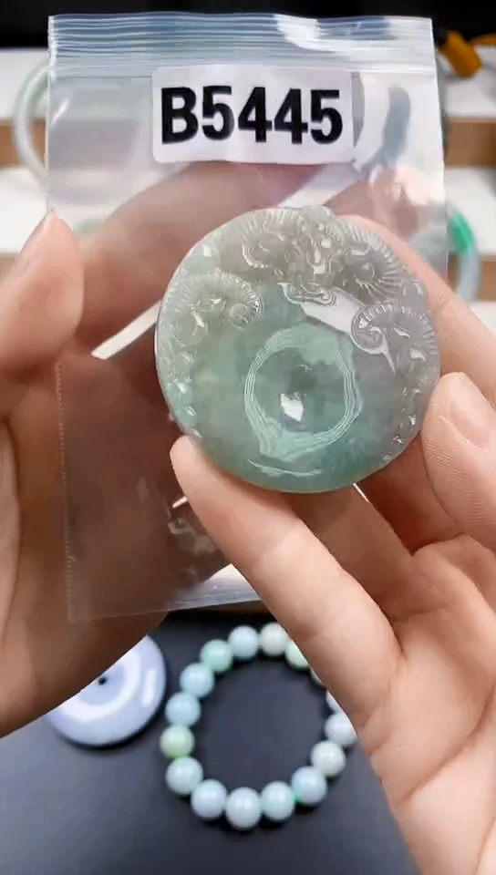 颈饰未镶嵌翡翠天然翡翠吊坠挂饰