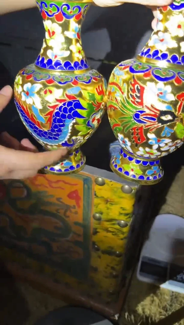 铜器景泰蓝花瓶.一个