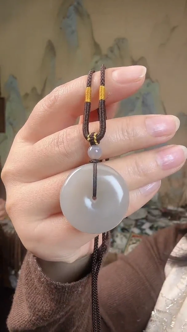 颈饰未镶嵌和田玉.