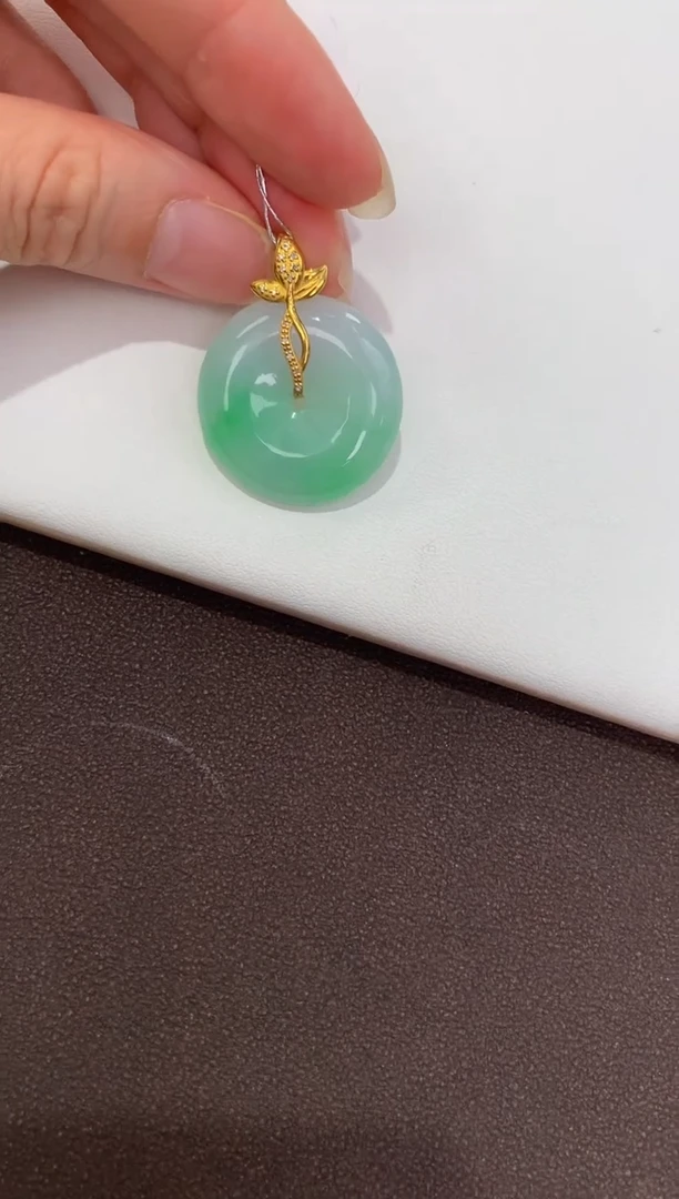 翡翠18K金镶嵌颈饰天然缅甸a货翡翠