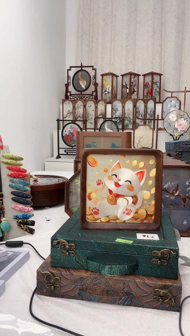 扇子苏绣作品手工摆台