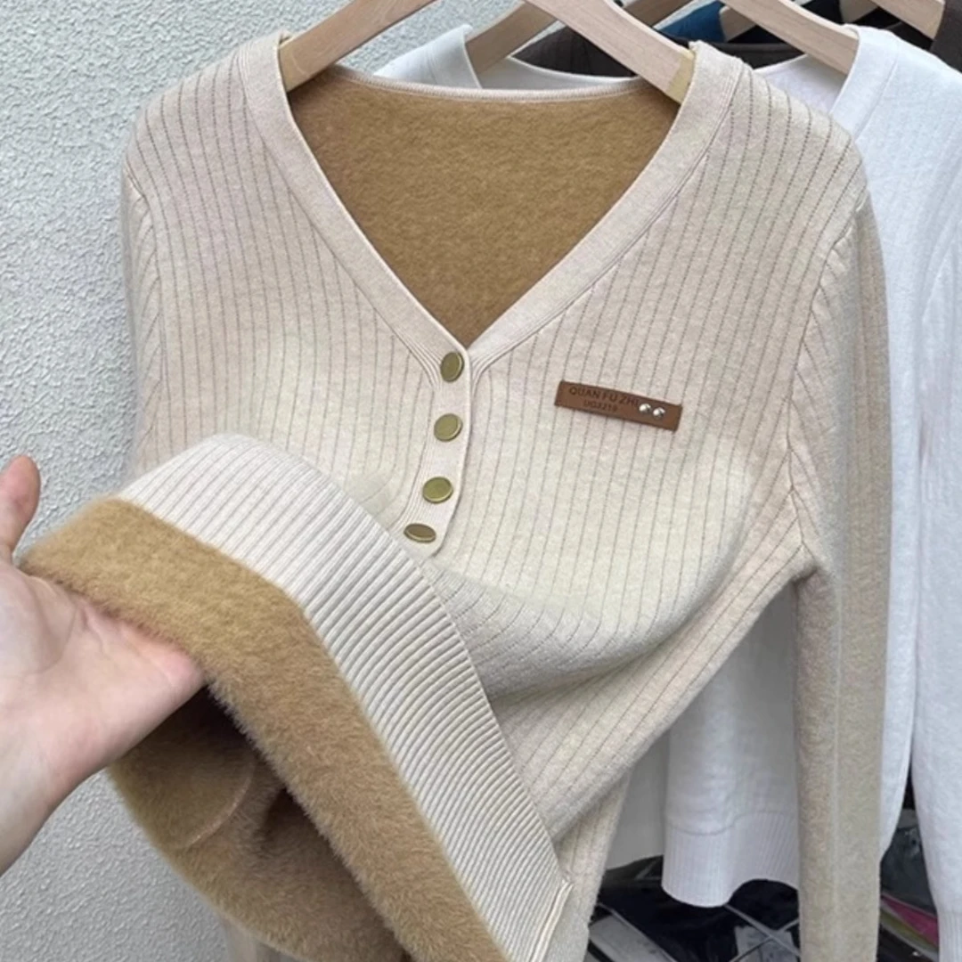 一体绒V领贴标毛衣女2025秋冬新款加绒加厚修身纯色针织打底上衣