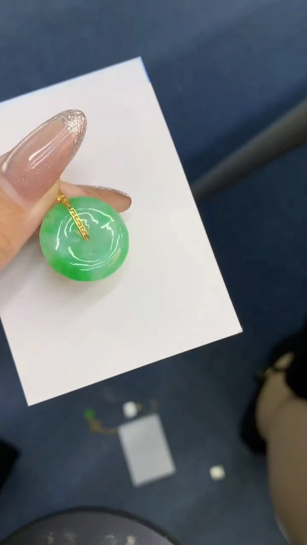 颈饰18K金镶嵌翡翠1