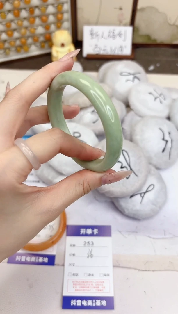 石英质玉手镯未镶嵌253-翠玉-圈口56
