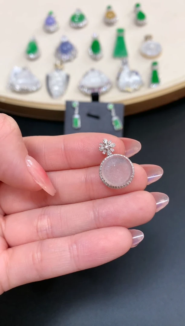 【闪购商品】翡翠吊坠(不含链)18K金镶嵌A683|2980