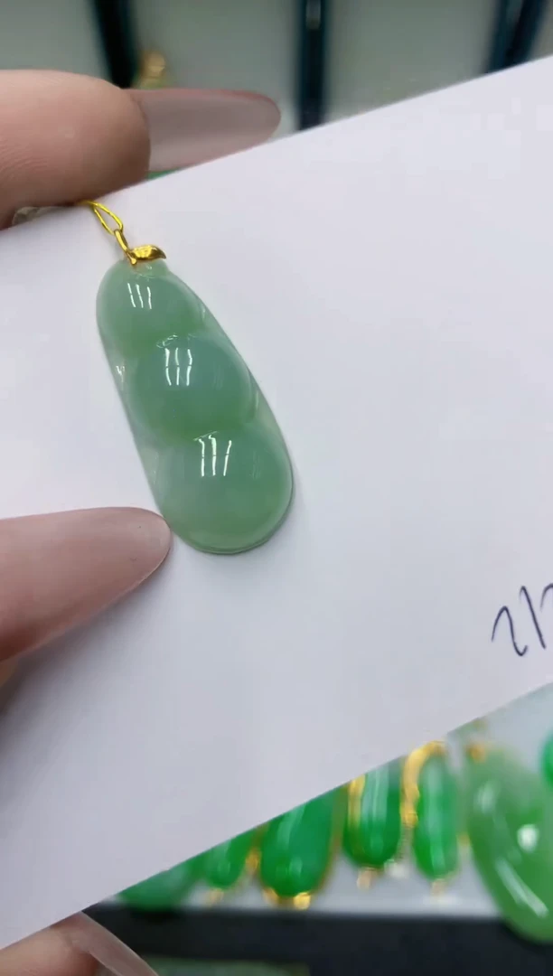 颈饰18K金镶嵌翡翠11111