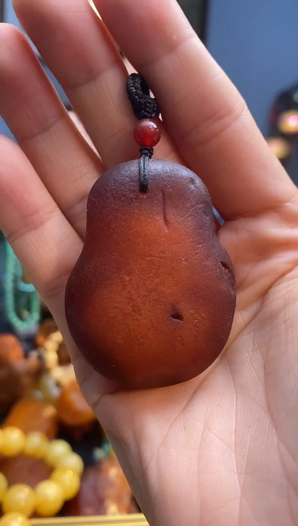 未镶嵌颈饰琥珀吊坠