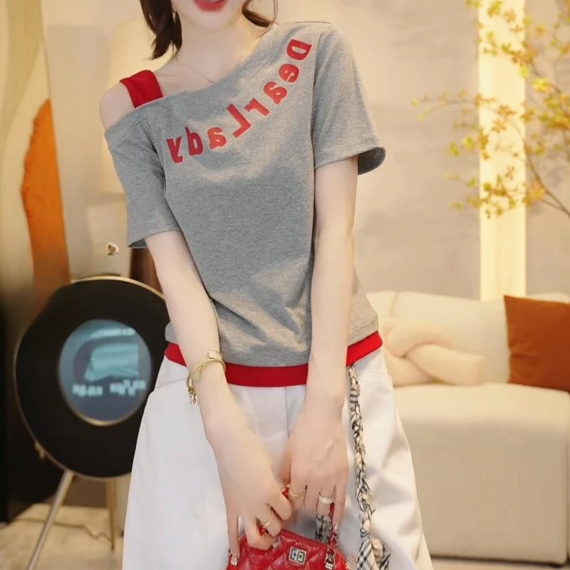 设计感字母印花斜领露肩短袖t恤女2025新款夏季宽松休闲百搭上衣