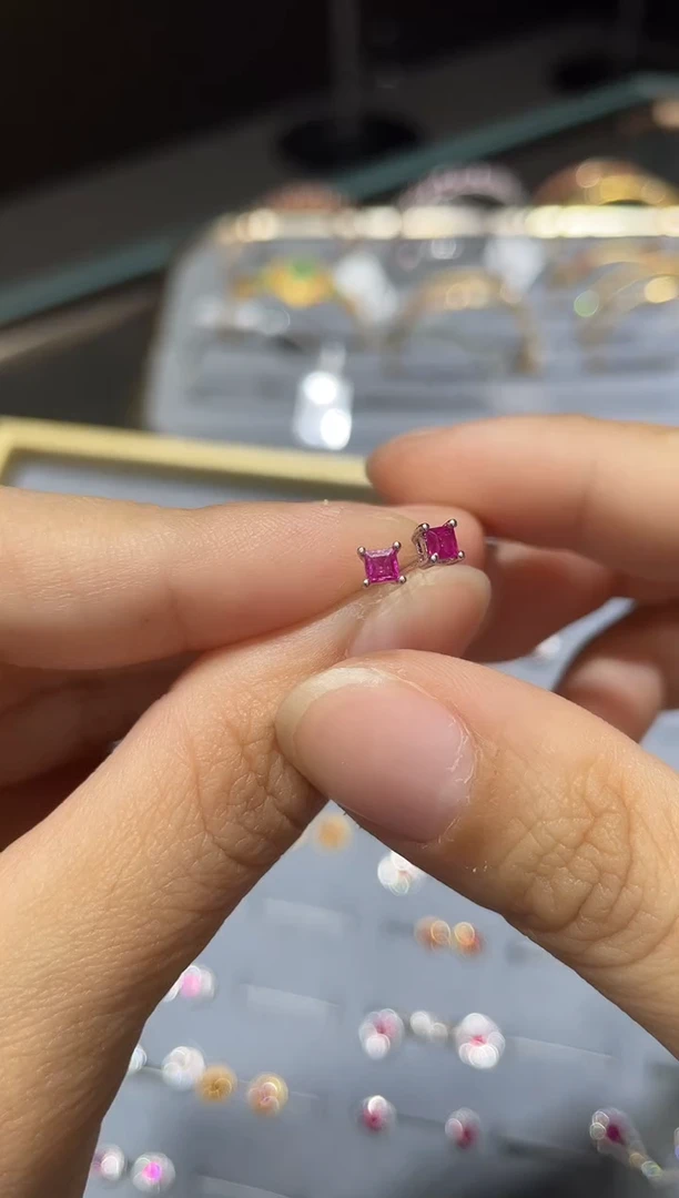 18K金镶嵌耳饰红宝石1