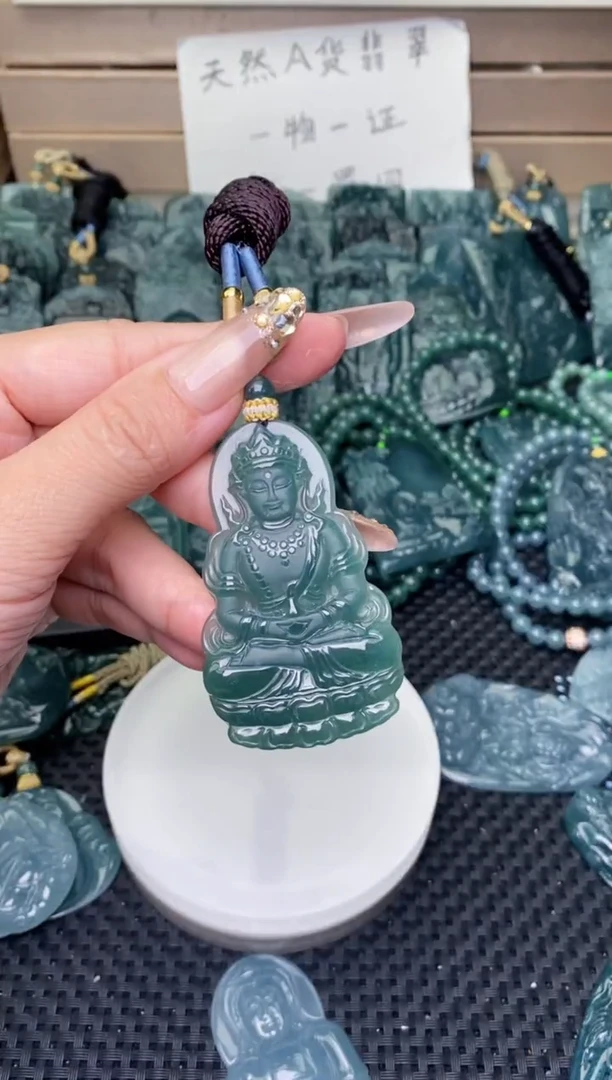 颈饰未镶嵌翡翠