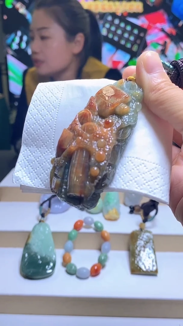 未镶嵌定制翡翠i*n毛货挂件