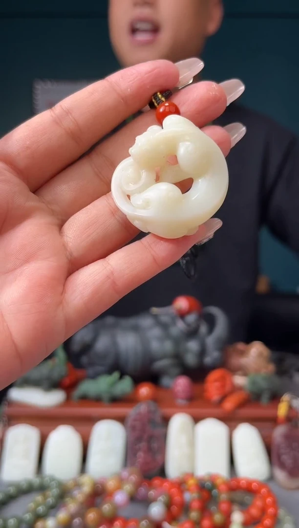 和田玉未镶嵌颈饰吊坠