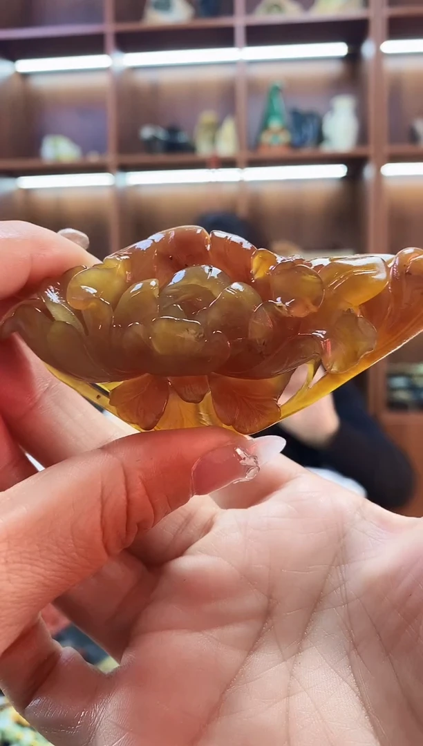 未镶嵌蛇纹石玉吊坠
