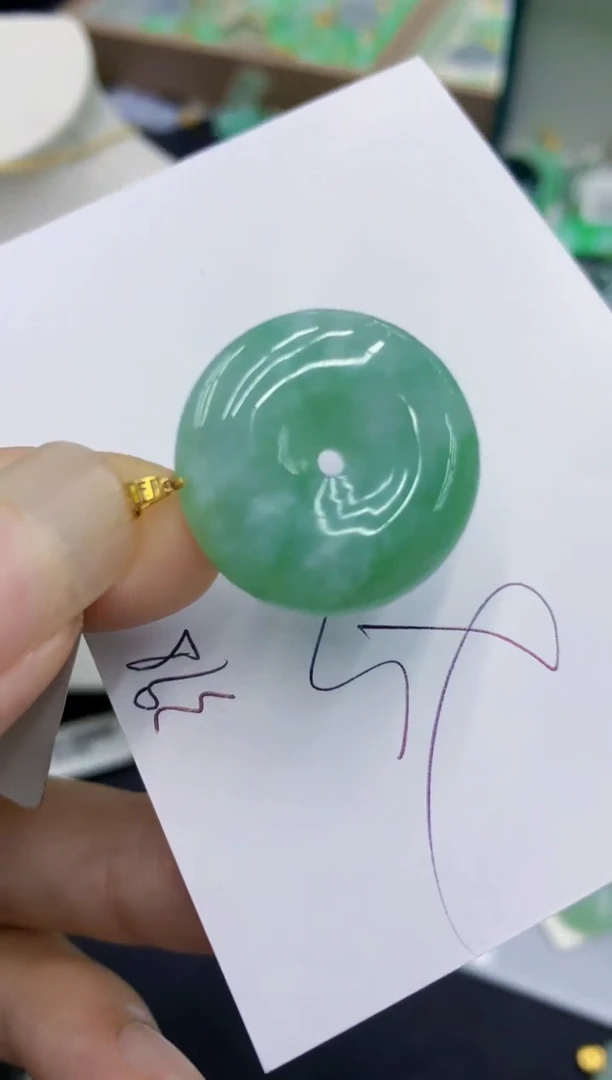 翡翠18K金镶嵌颈饰11111111111