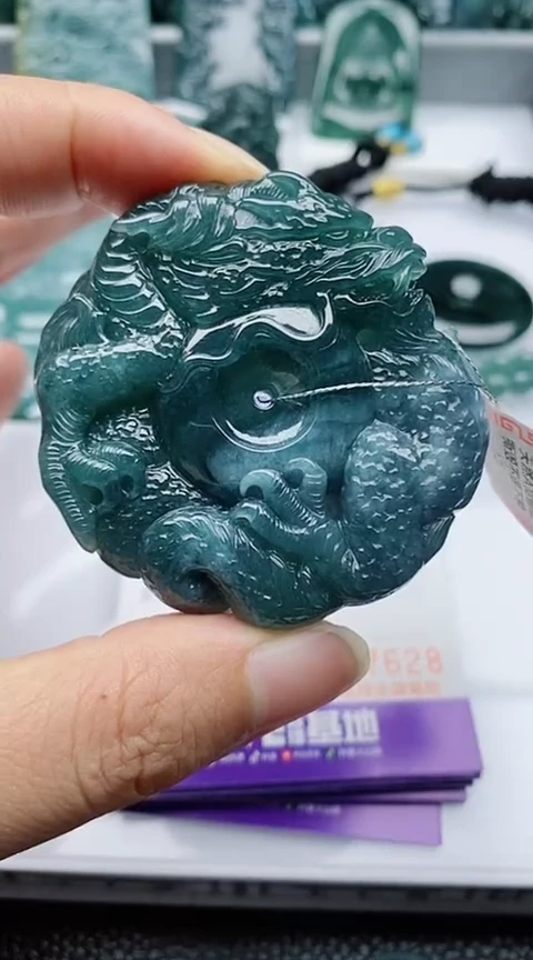 颈饰未镶嵌翡翠