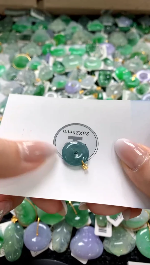 颈饰18K金镶嵌翡翠1