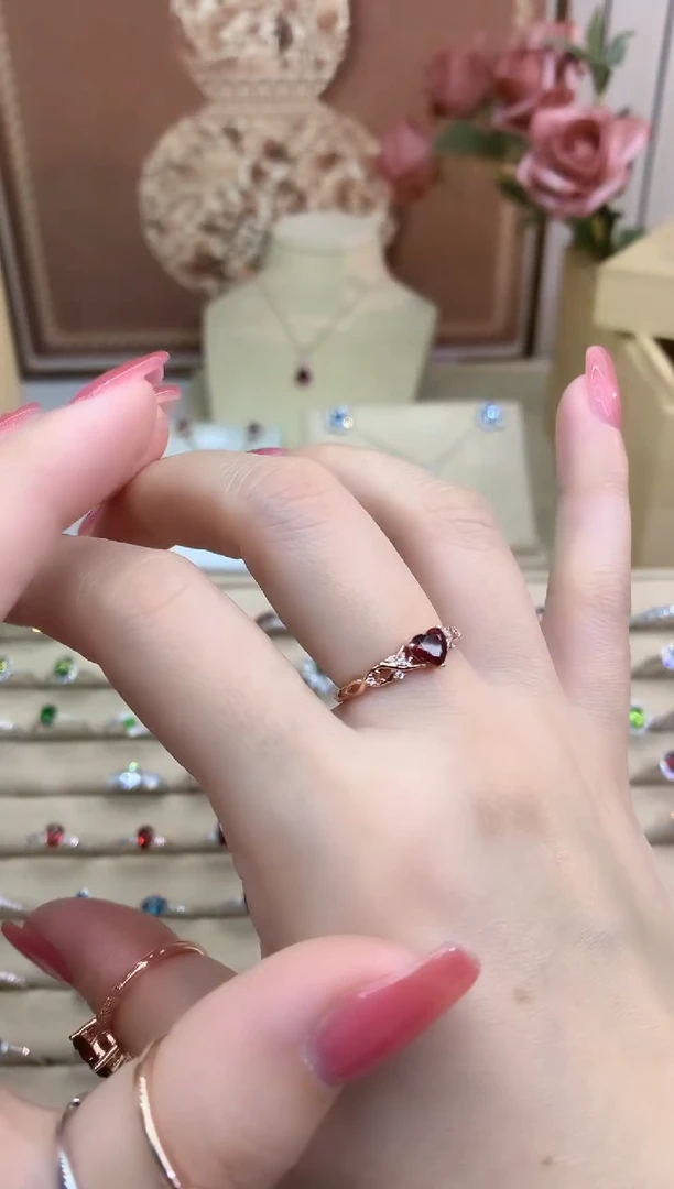 银S925镶嵌戒指石榴石魅影心形石榴石戒指（玫瑰金色）