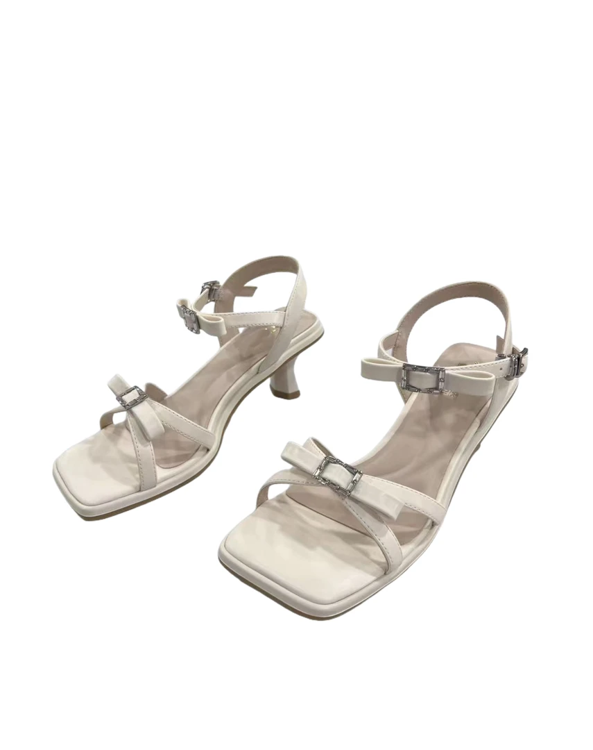 5589  气质  高级感  细带  简约  时尚  单鞋