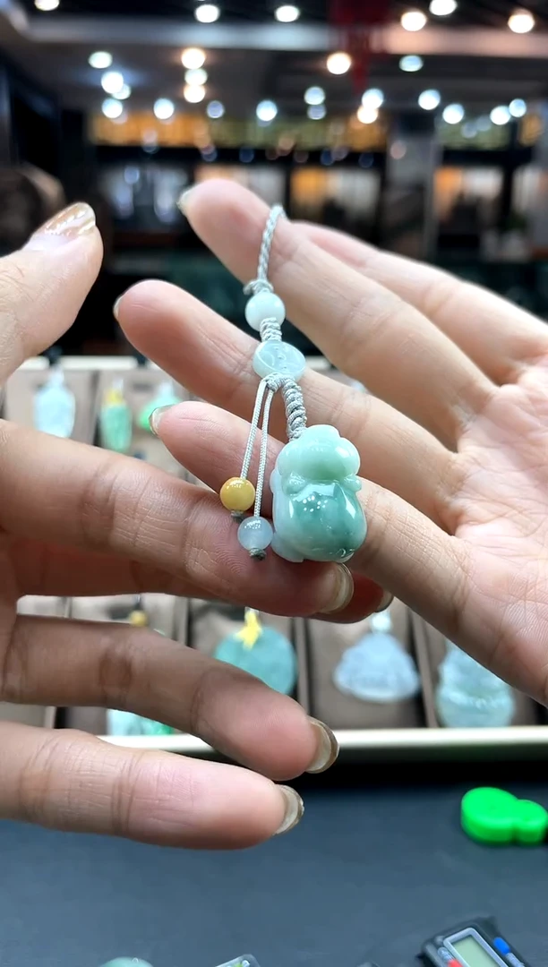 【闪购商品】翡翠挂件未镶嵌小猪