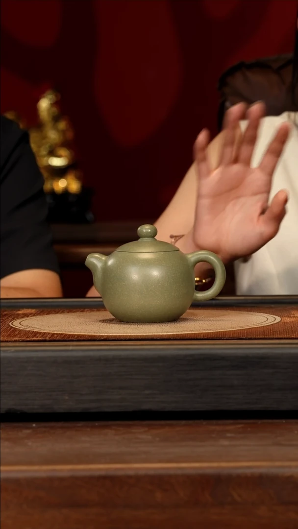 宜兴紫砂LHQ 豆青 芙蓉珠
