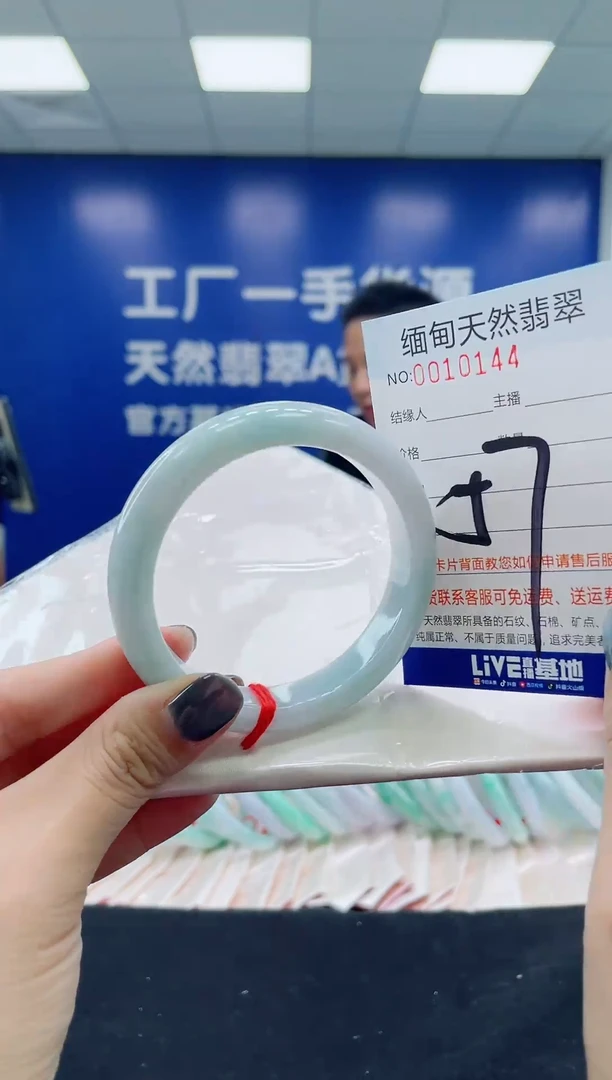 未镶嵌手镯翡翠天然翡翠手镯