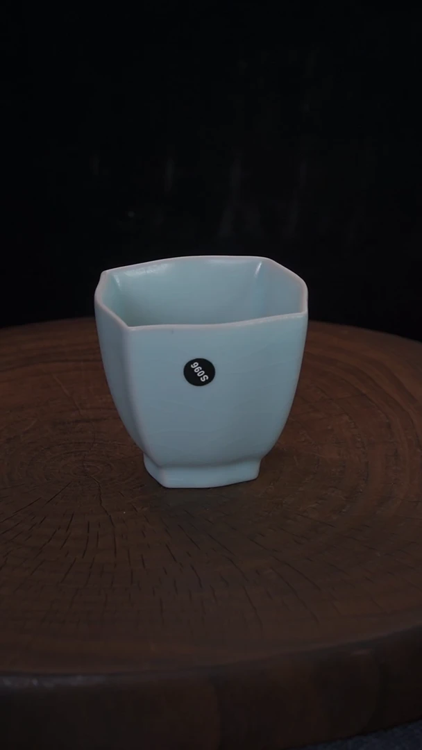 【闪购商品】新年福利.仿古月白四方杯微瑕