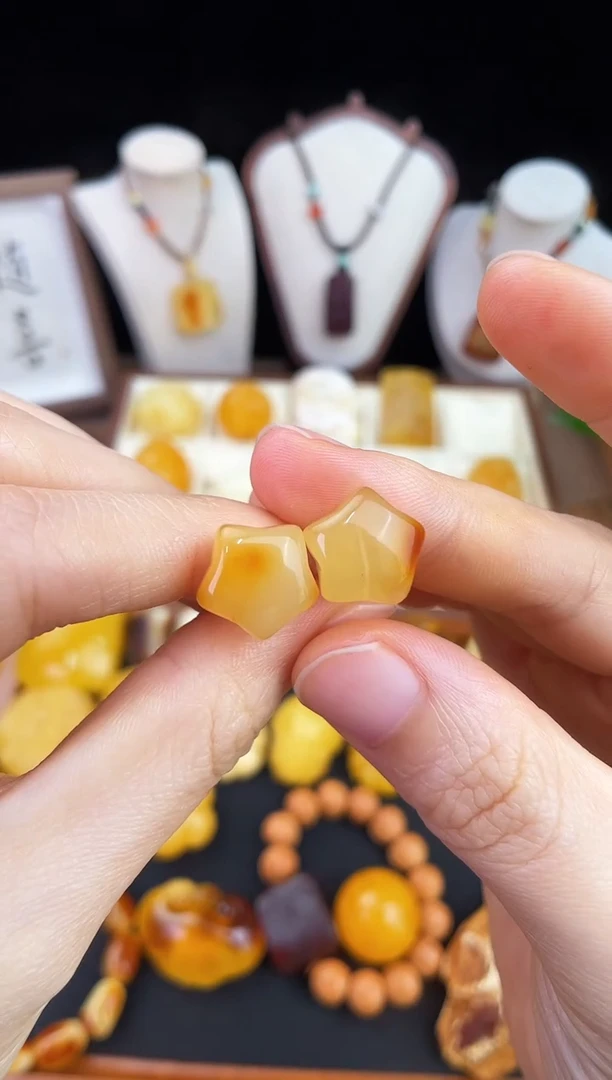 琥珀未镶嵌珠宝奇石柒月
