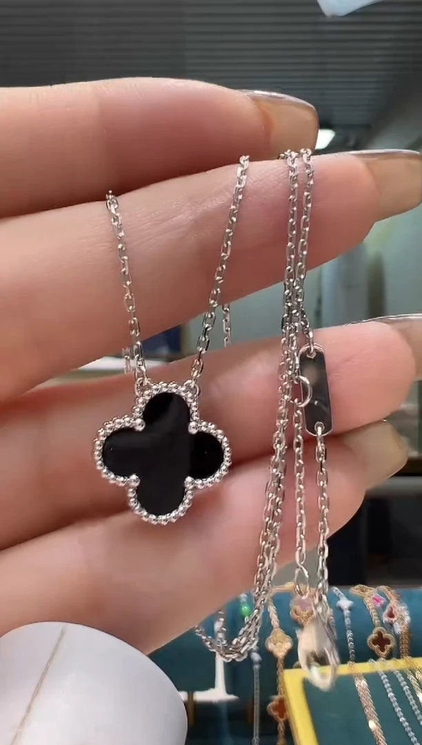 铂Pt950镶嵌颈饰玛瑙/玉髓铂金黑玛瑙四叶项链