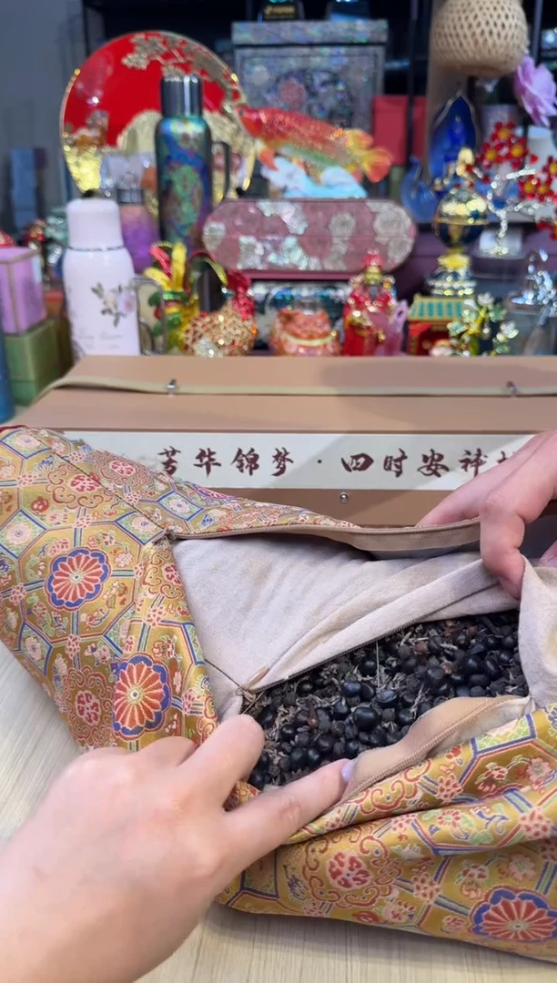 281金色香枕