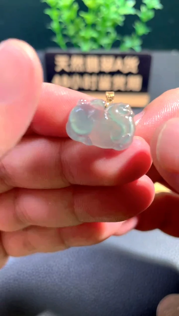 颈饰18K金镶嵌翡翠翡翠