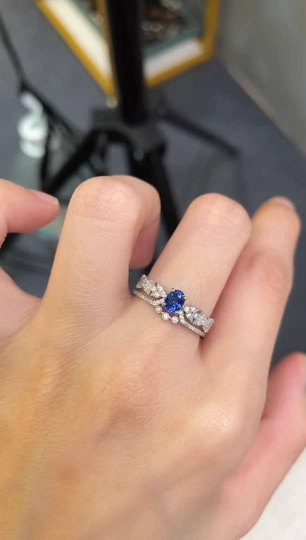 蓝宝石戒指18K金镶嵌主石：0.58ct