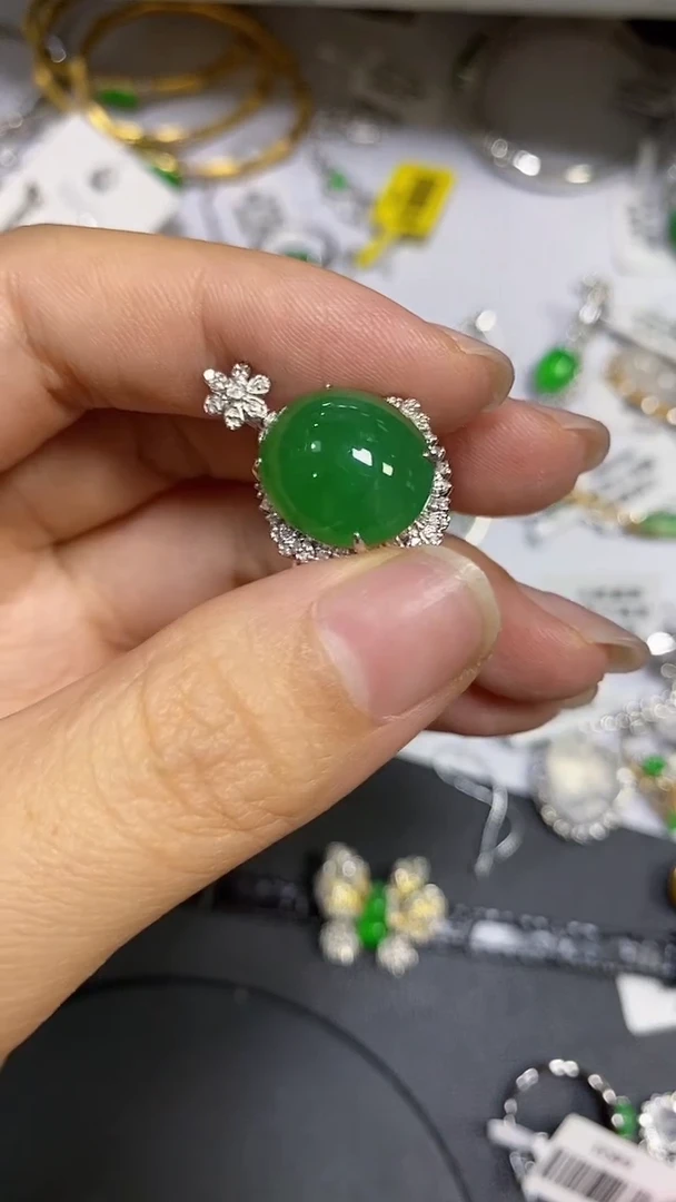 翡翠戒指18K金镶嵌翡翠 戒指 18K金镶嵌