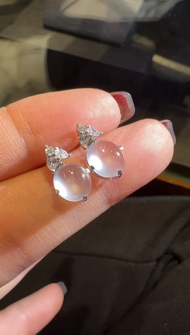 18K金镶嵌翡翠耳饰翡翠耳钉