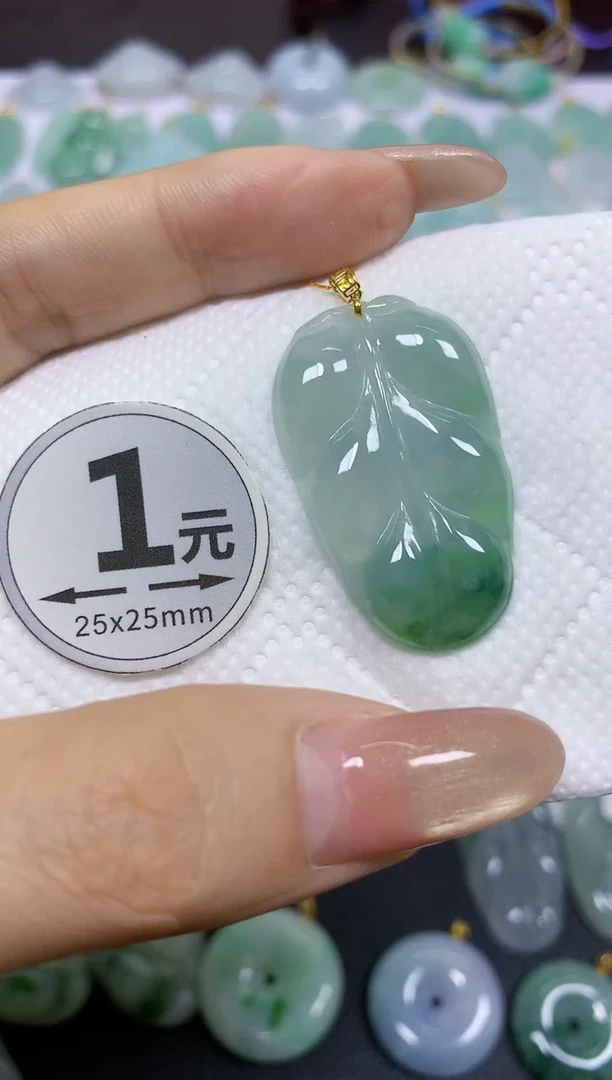 颈饰18K金镶嵌翡翠天然翡翠A货
