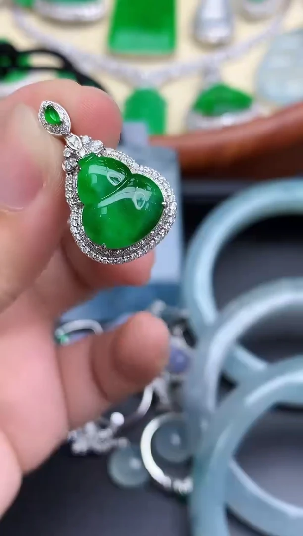 颈饰18K金镶嵌翡翠511-中国好珍宝