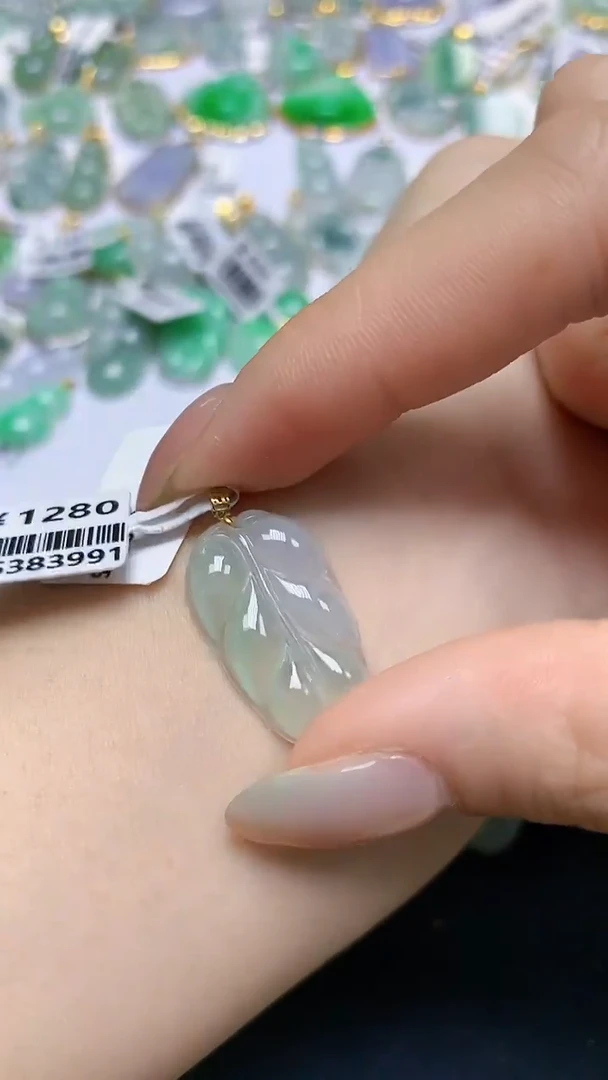 翡翠18K金镶嵌颈饰天然缅甸A货翡翠