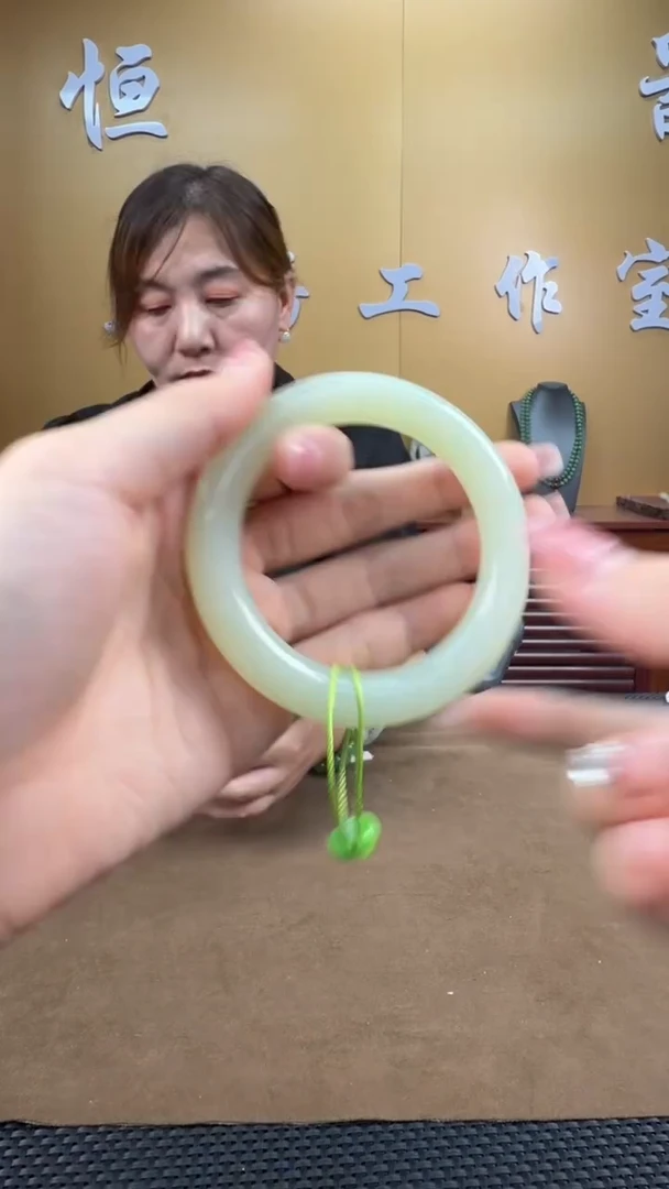 颈饰未镶嵌和田玉手镯56