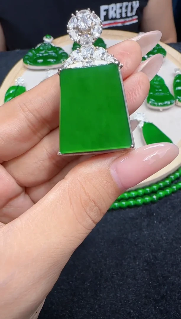 未镶嵌定制翡翠翡翠吊坠183