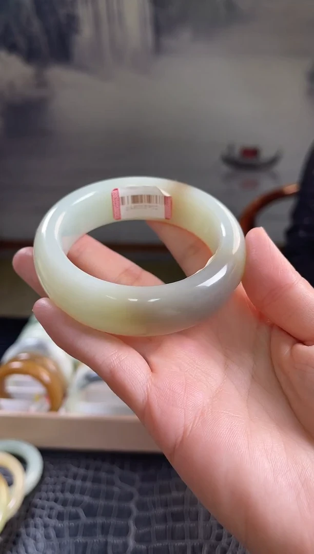 未镶嵌手镯和田玉56+圈口8902