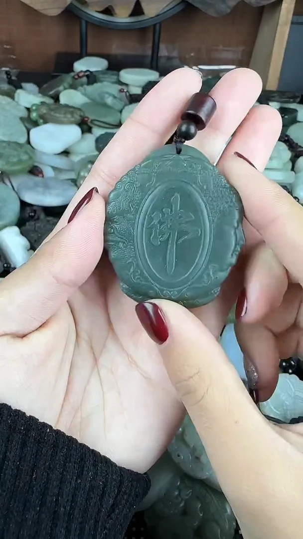 颈饰未镶嵌和田玉1