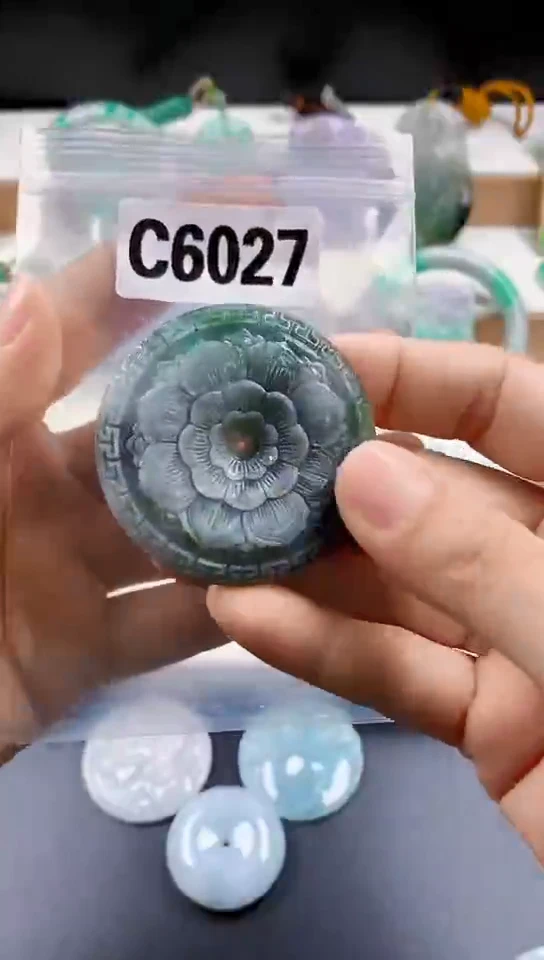 颈饰未镶嵌翡翠天然翡翠吊坠挂件