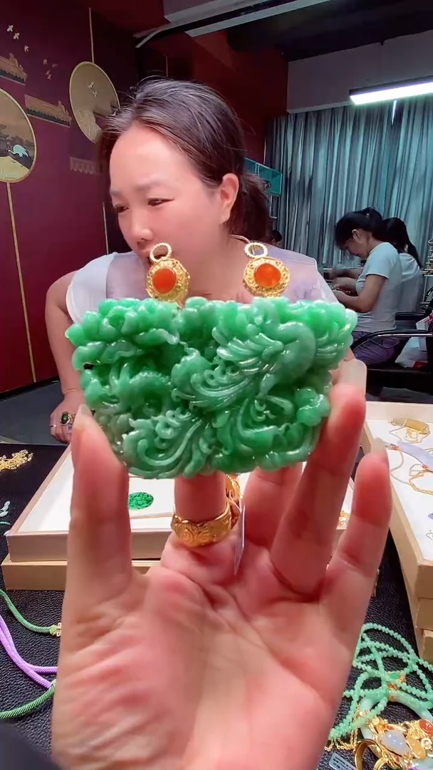 翡翠未镶嵌颈饰翡翠吊坠